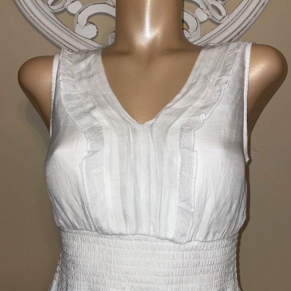 Kings road women’s dress medium White vneck sleeveless empire waist NWOT - Picture 2 of 8